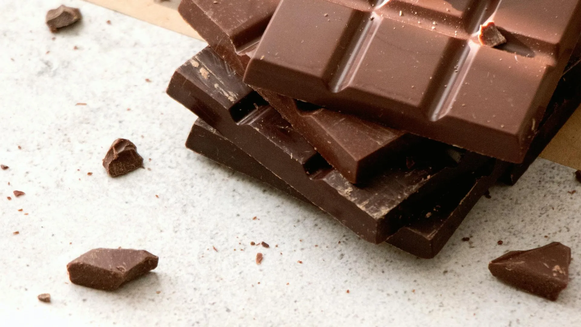 Эксперт Калугин: шоколад не дорожает резко из-за снижения веса одной плитки