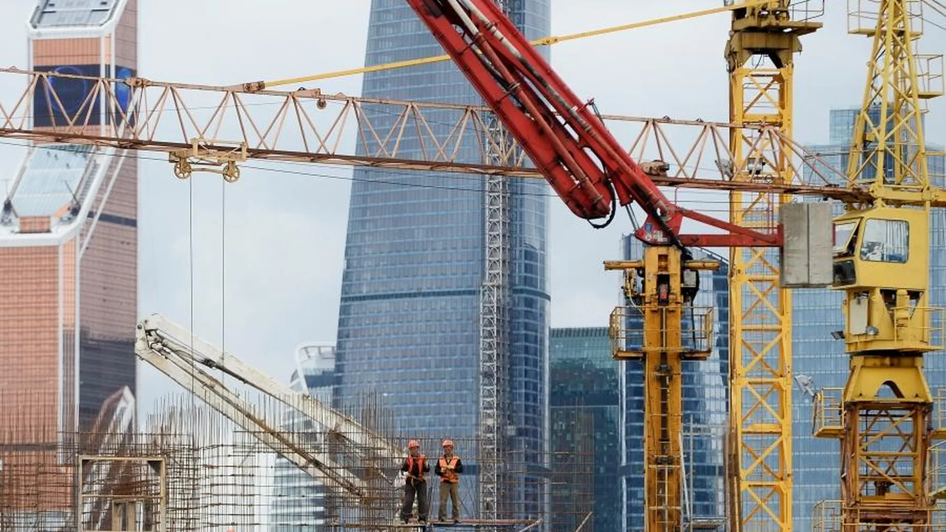 Дефицит кадров в строительной индустрии может усилиться в 2024 году