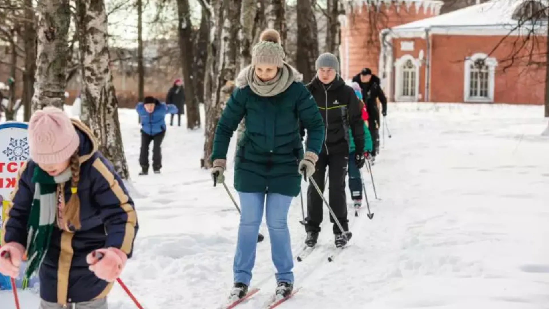 Физиотерапевт Мурашкина: новичкам в спорте можно попробовать зимний бег или лыжи