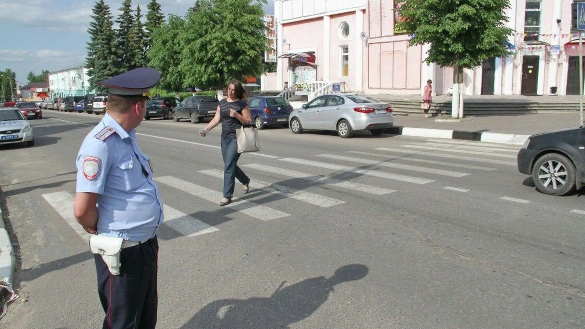 Приподнятые «зебры» помогут снизить скорость машин во дворах Москвы | РИАМО