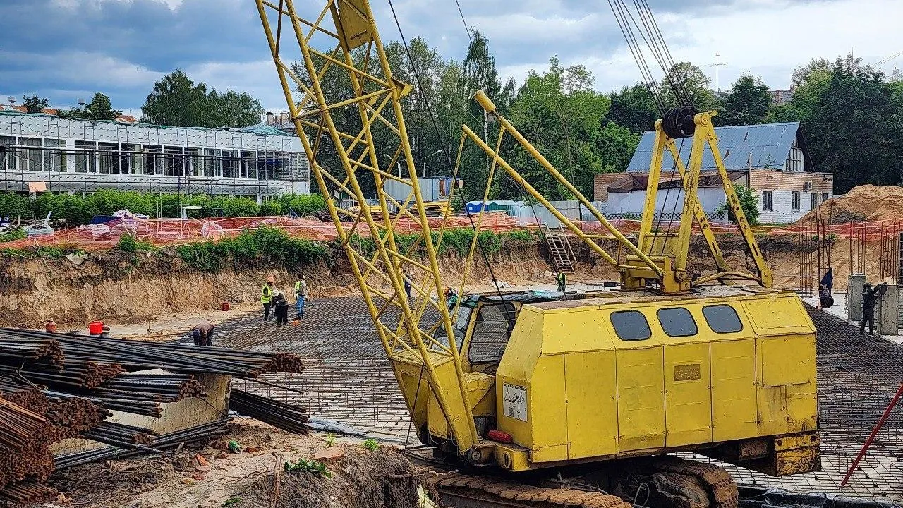 В Королеве активно продолжается строительство пристройки к школе № 1 | РИАМО