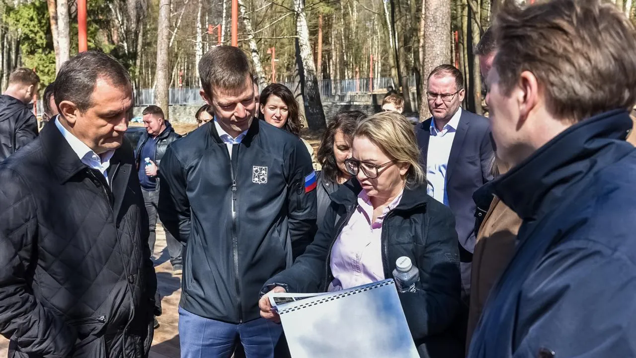 Брынцалов с главой Балашихи оценили I этап благоустройства парка Мейерхольда