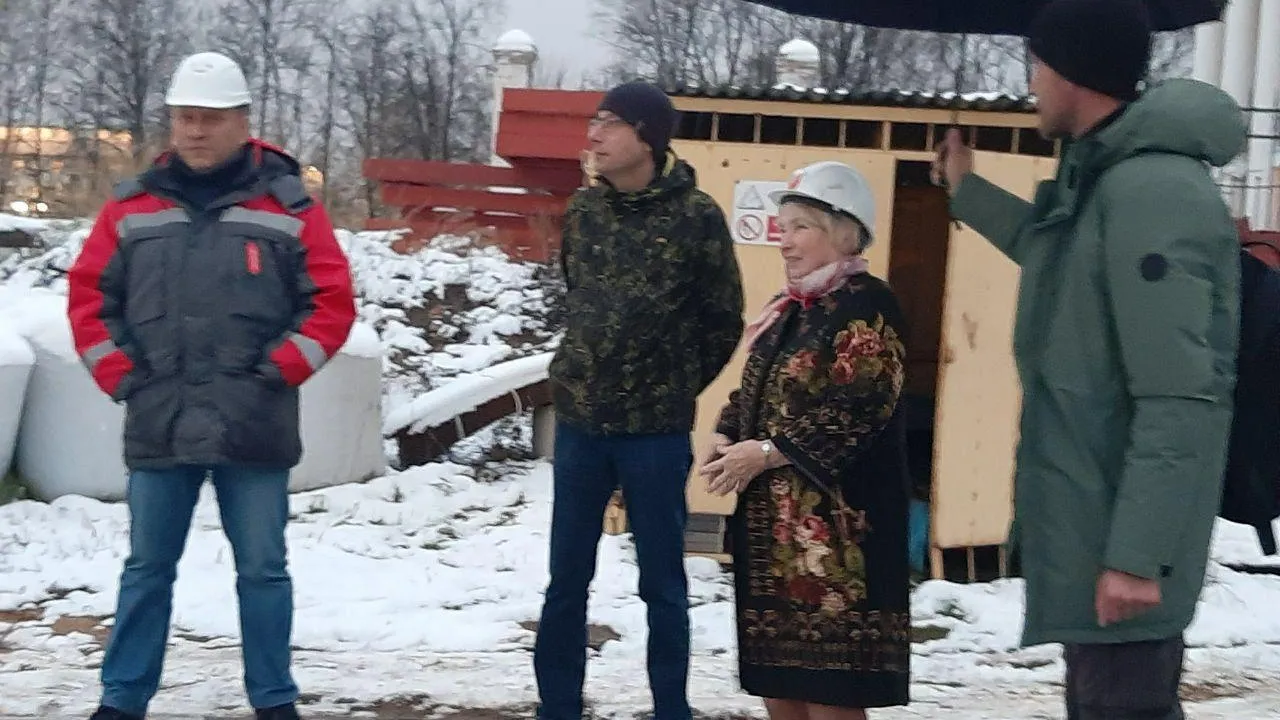 На стадионе «Торпедо» в Люберцах уложили искусственный газон