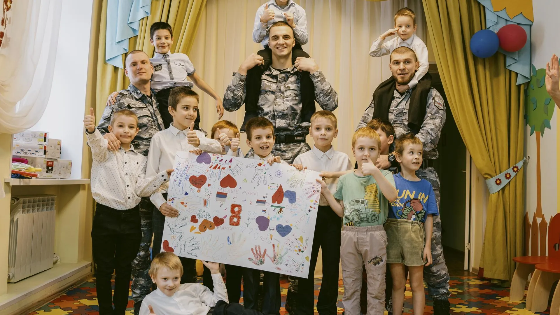 Судебные приставы Подмосковья поздравили женщин в рамках акции «Вам, любимые!»