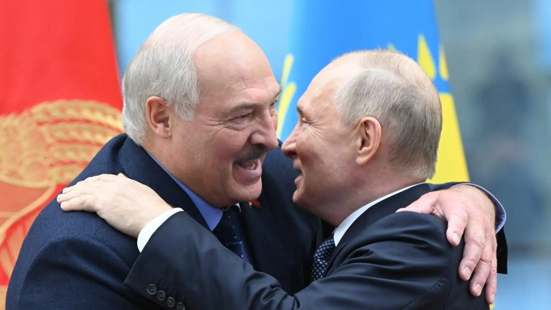 Путин поздравил президента Белоруссии с проведением парламентских выборов