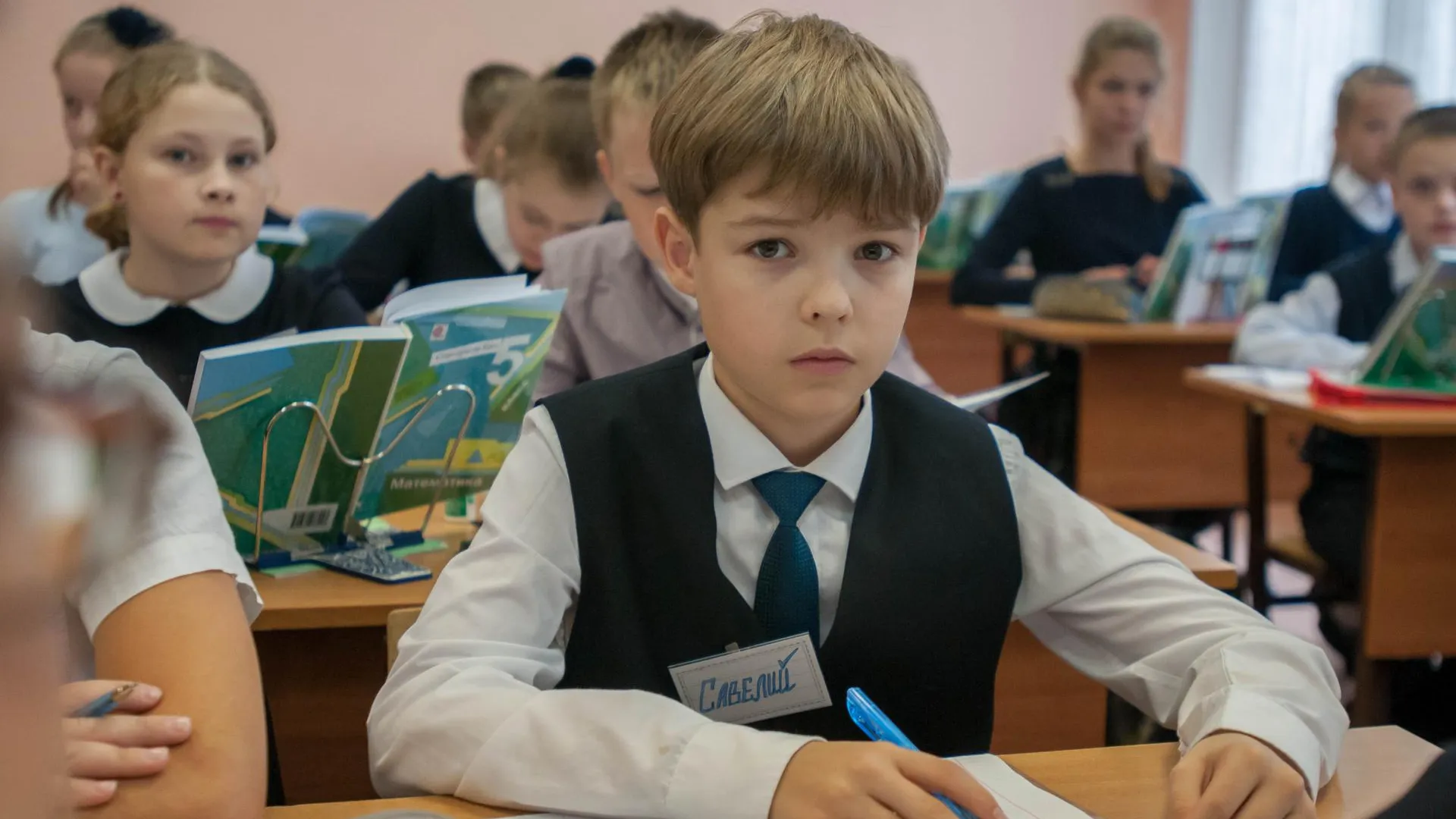 6 ти классник. Класс с учениками. Ученики 5 класса. Школьники 6 класс. Ученик пятого класса.