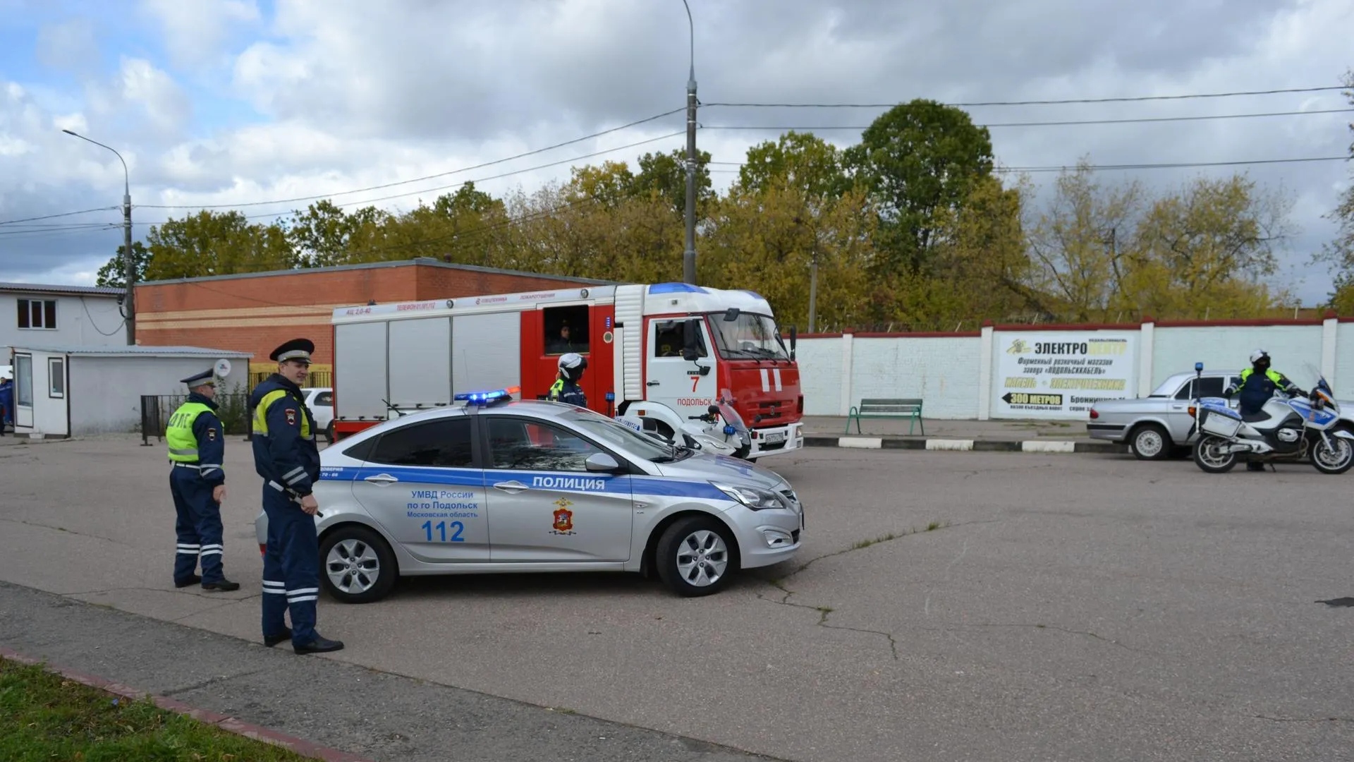 Помощь пострадавшему в ДТП при возгорании автомобиля отработали в Подольске  | РИАМО