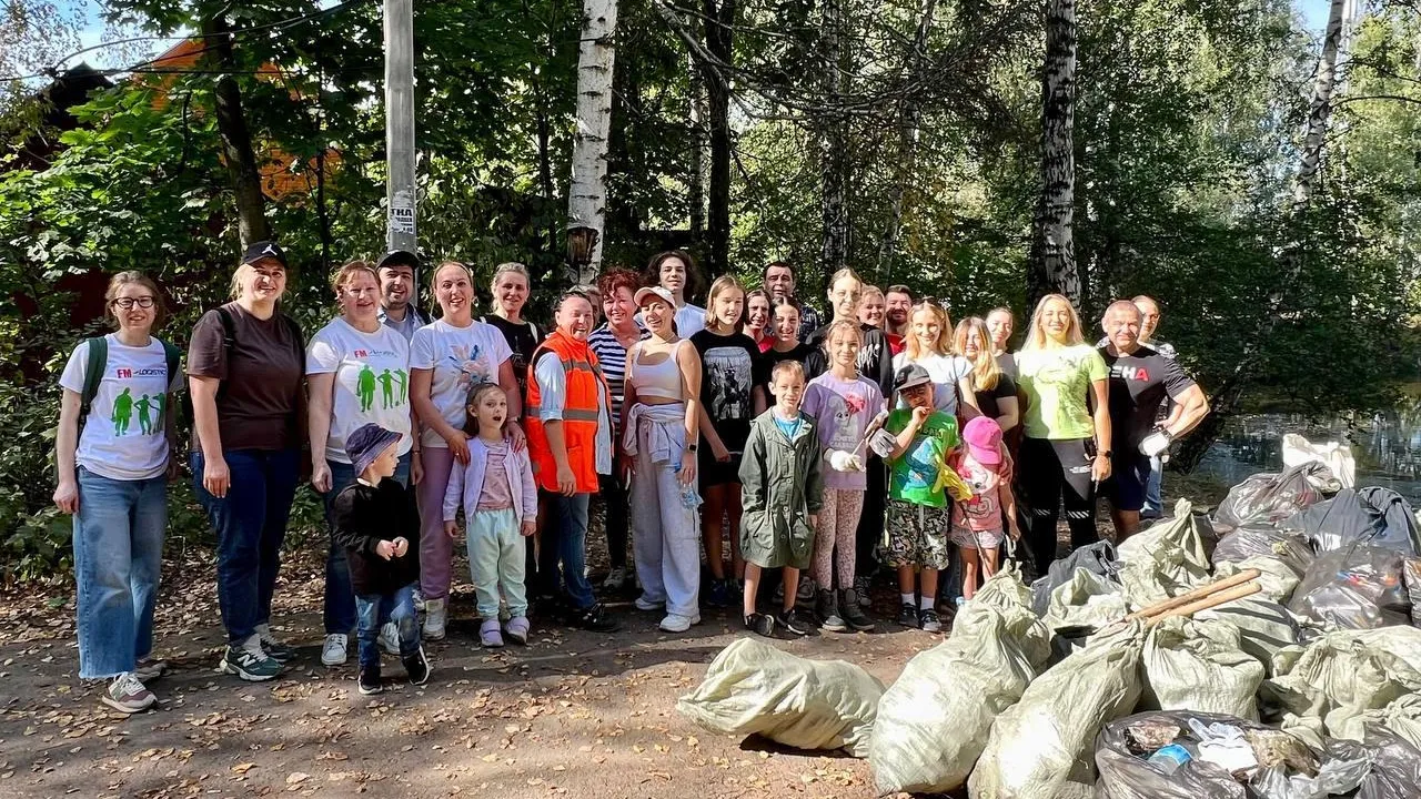 В Хлебниковский пруд Долгопрудного выпустили порядка 200 рыб