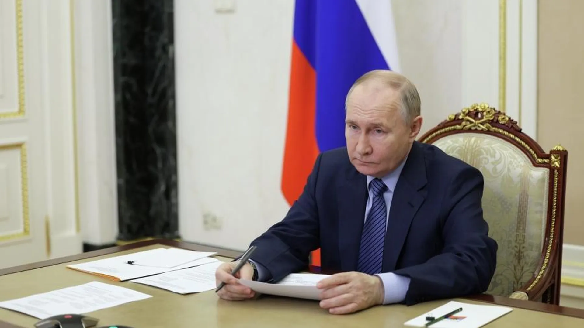 Путин поддержал президента Словацкой республики после покушения на Фицо