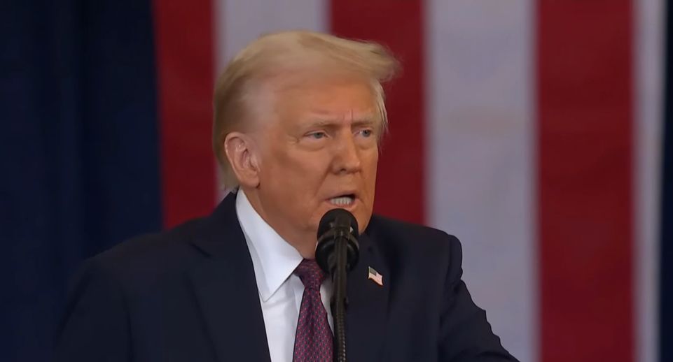 Трамп утверждает, что Иран координировал атаку хуситов по авианосцу США
