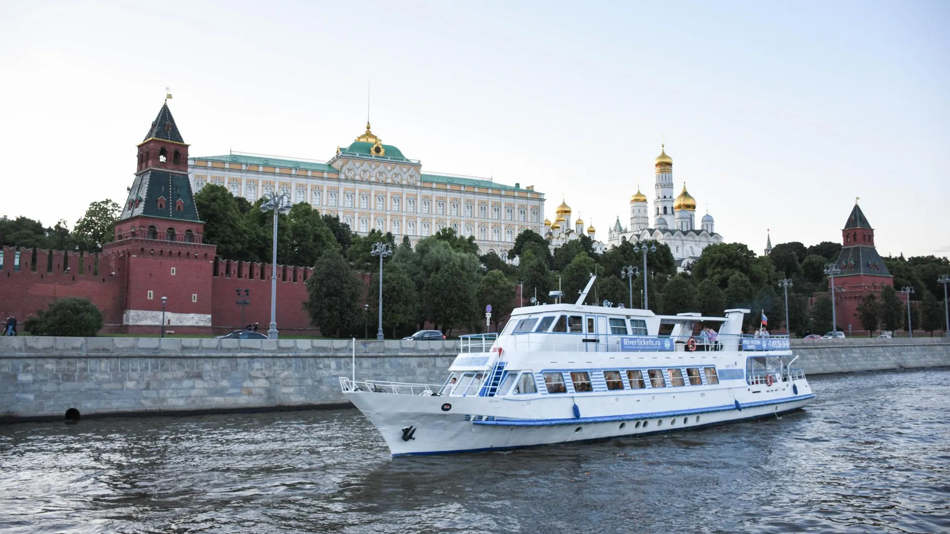 Теплая погода с кратковременными дождями ожидается в Московском регионе во вторник