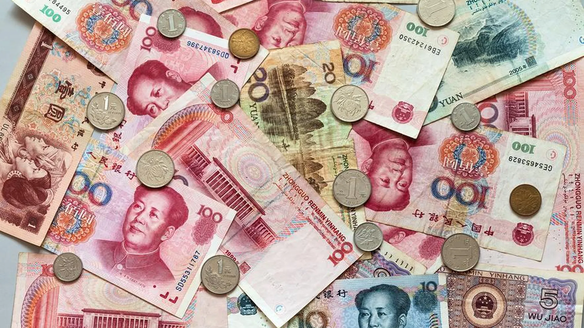Россиянам раскрыли, когда придет момент для покупки юаня