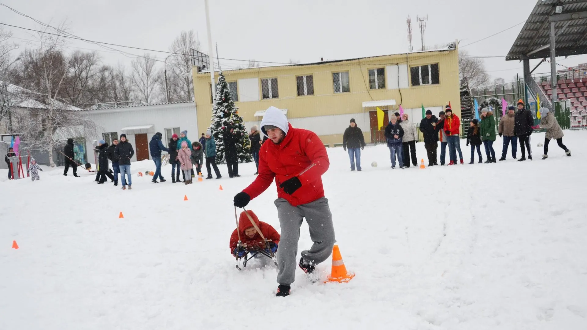 Зимние «Веселые старты» для инвалидов прошли в Лобне