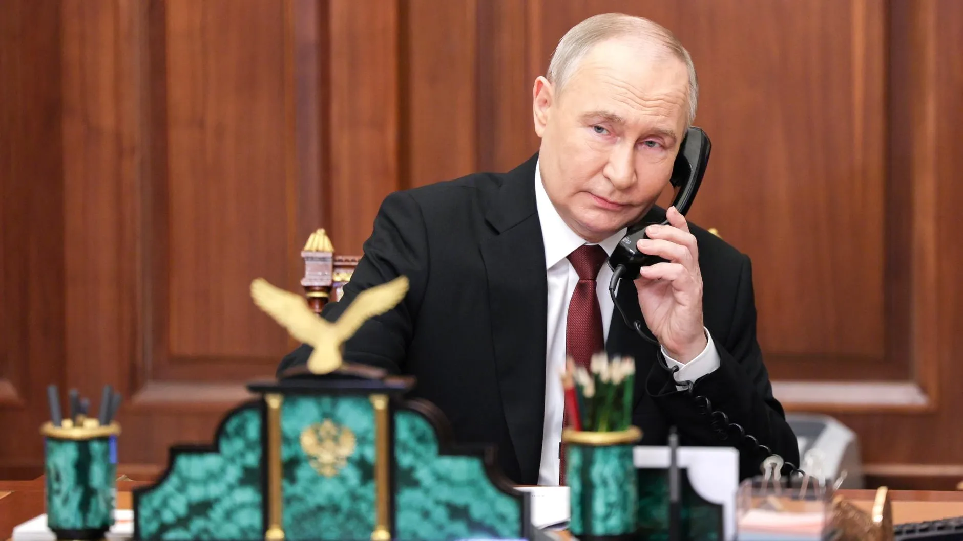 Путин дважды созванивался с Алиевым после авиакатастрофы в Казахстане