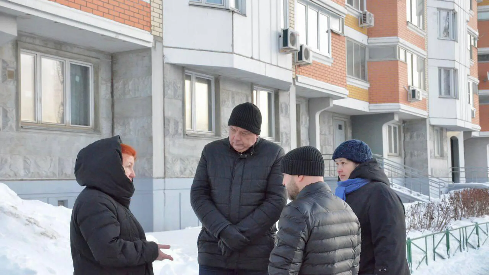 Депутат Ефимов встретился с инициативной группой жителей домов ул Поликахина в ЖК Балашихи