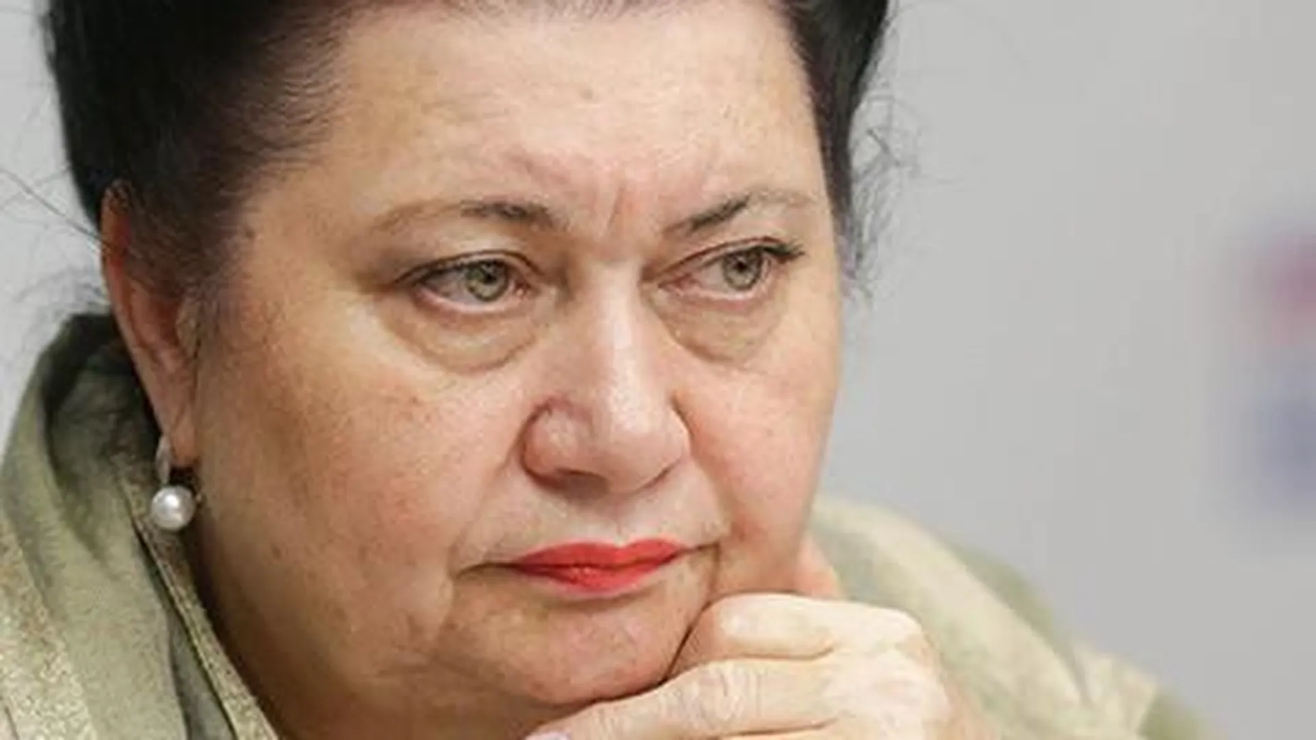 Депутат Госдумы Карамзина продезинфицировала коллег из‑за роста коронавируса