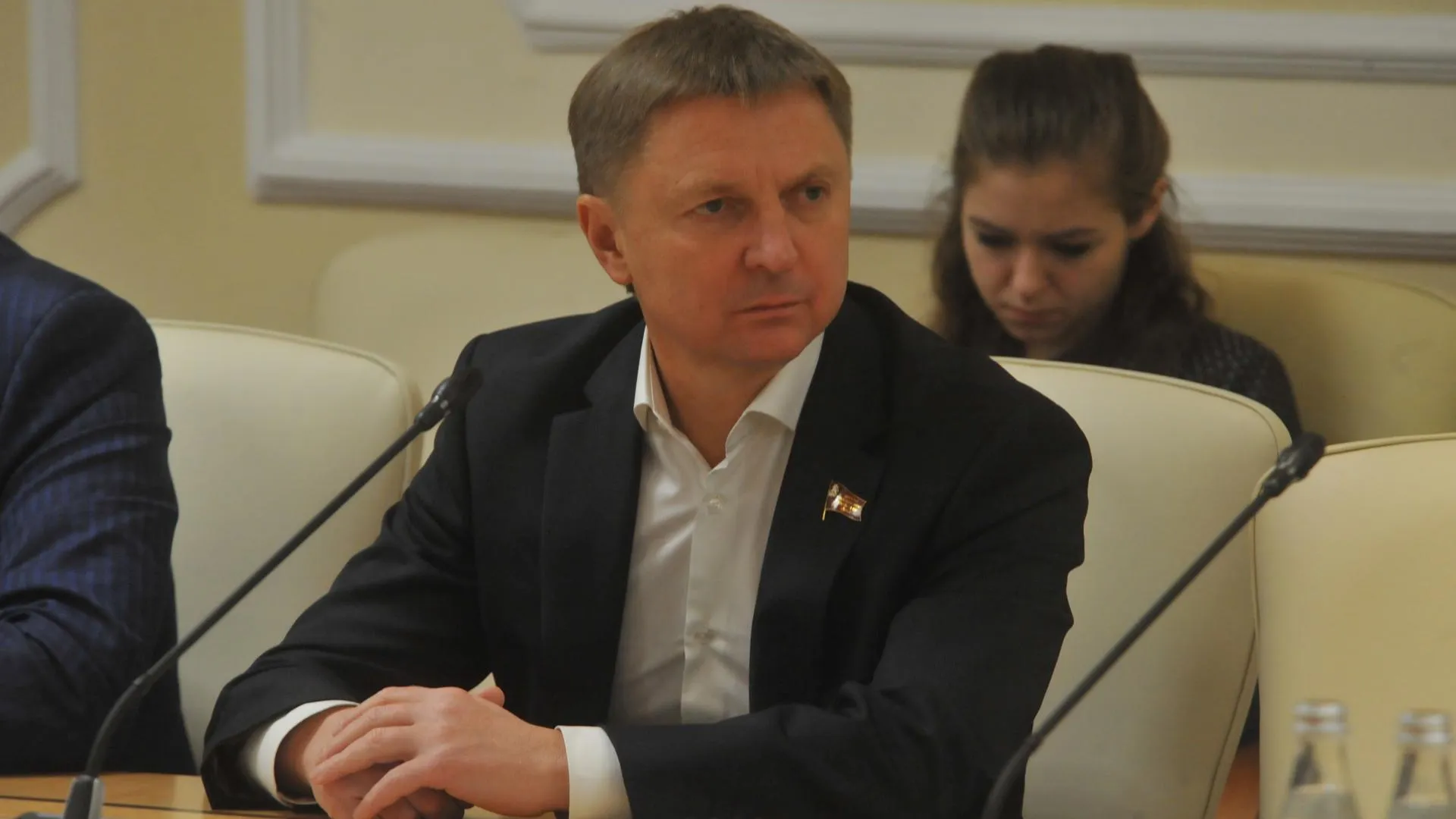 Более 1 млн руб выделили на помощь жителям Дзержинского из фонда депутата Жука в 2018 г