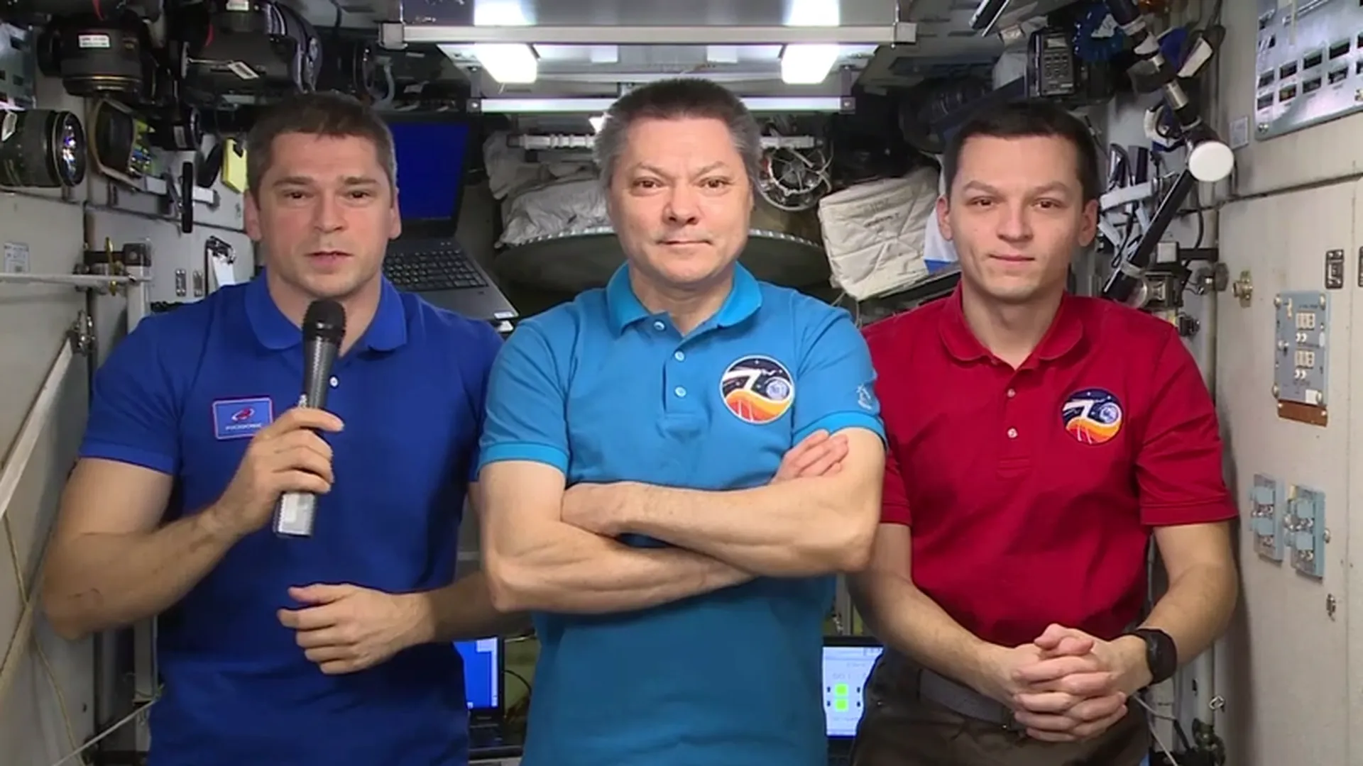 Российские космонавты с орбиты поздравили женщин с 8 Марта