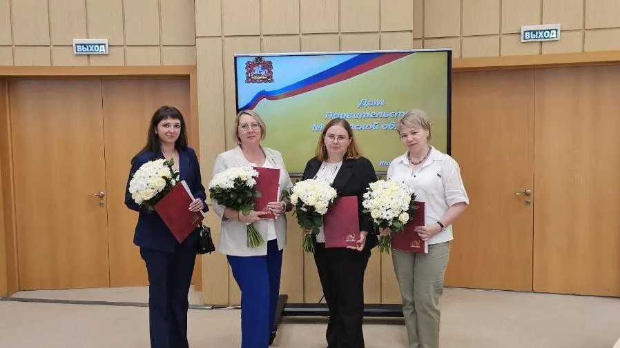 Учителя из Ленинского округа получили сертификаты на приобретение жилья