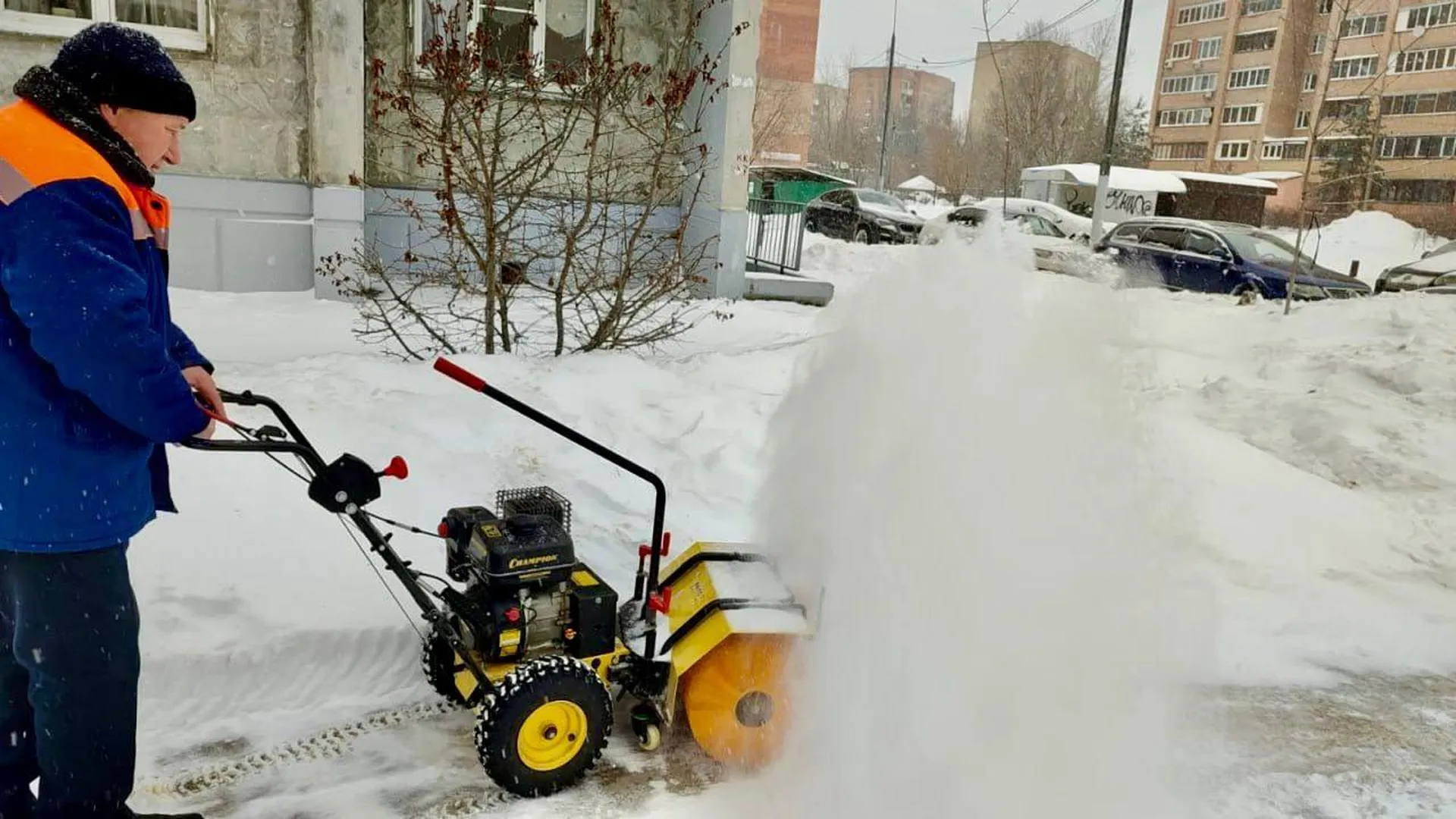 Количество ручных машин для уборки снега вырастет в 3 раза в Подмосковье