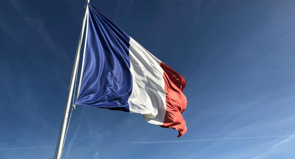 Эксперт: инвесторам не понравились досрочные парламентские выборы во Франции