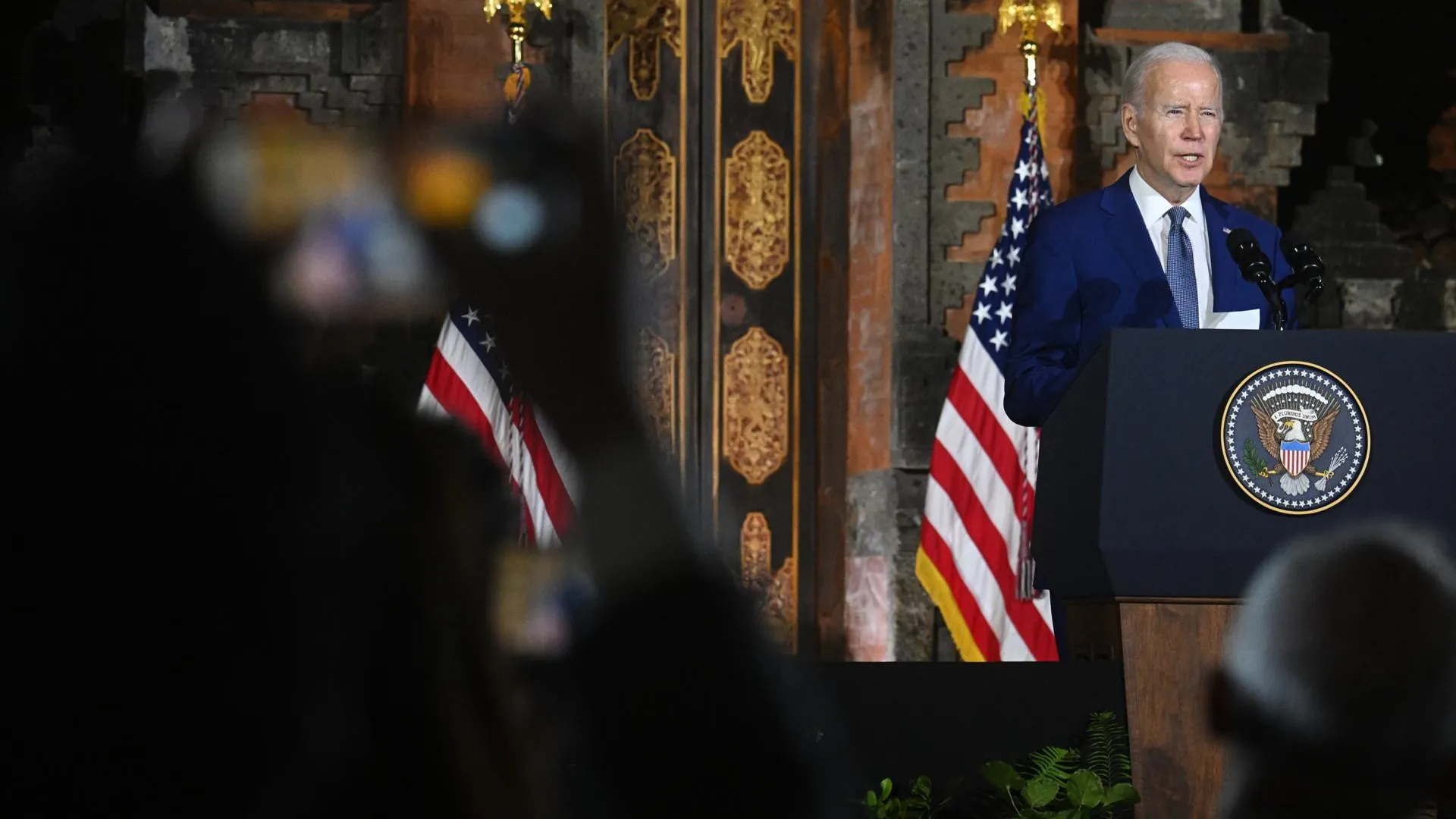 Джо Байдену исполнилось 80 лет: какими скандалами и ляпами запомнился 46‑й президент США