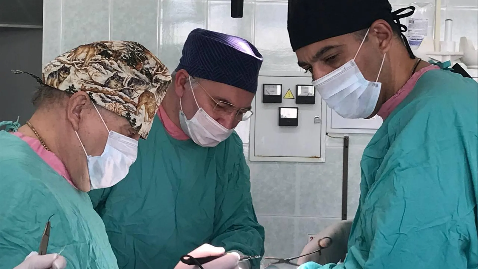 Профессор национального центра онкологии провел операцию в Подольской больнице