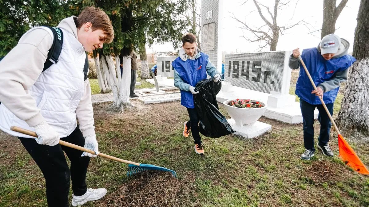 Члены партии «Единая Россия» провели мониторинг мемориалов ВОВ в Подмосковье