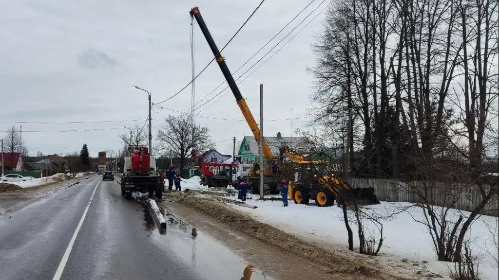 Энергетики обновили воздушные линии в поселке Жилево Ступина