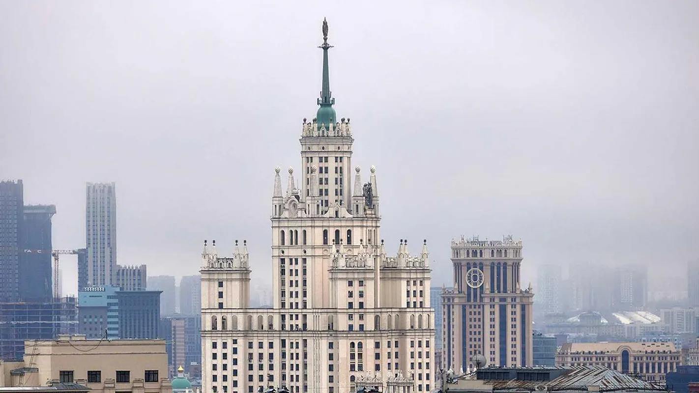 Одним из самых известных зданий Москвы возвращают первоначальный вид