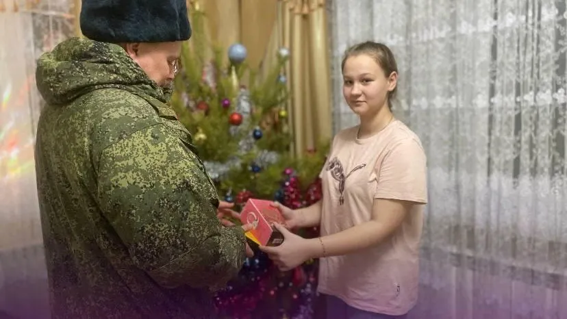 Волонтеры Подмосковья поздравляли работающих в праздники людей в рамках акции