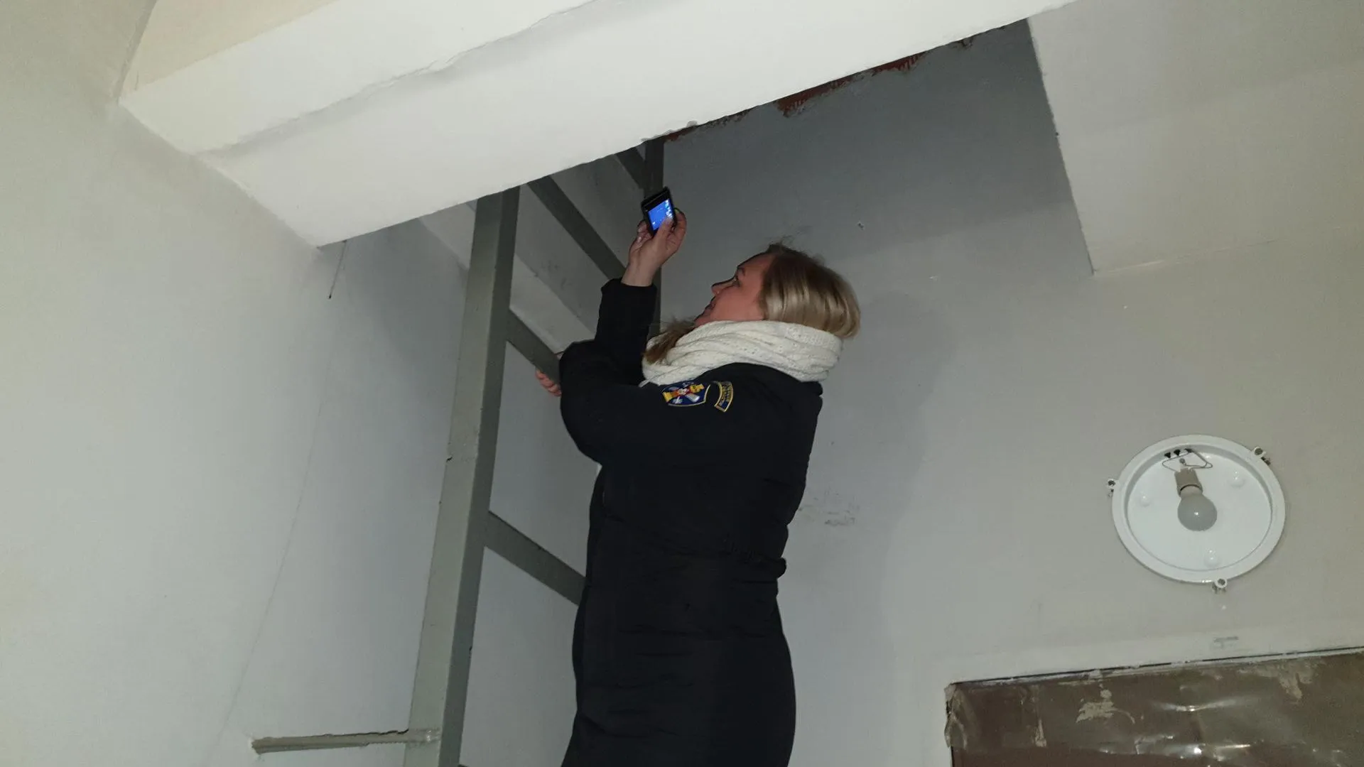 УК Подмосковья отремонтировали более 100 чердачных дверей с начала марта