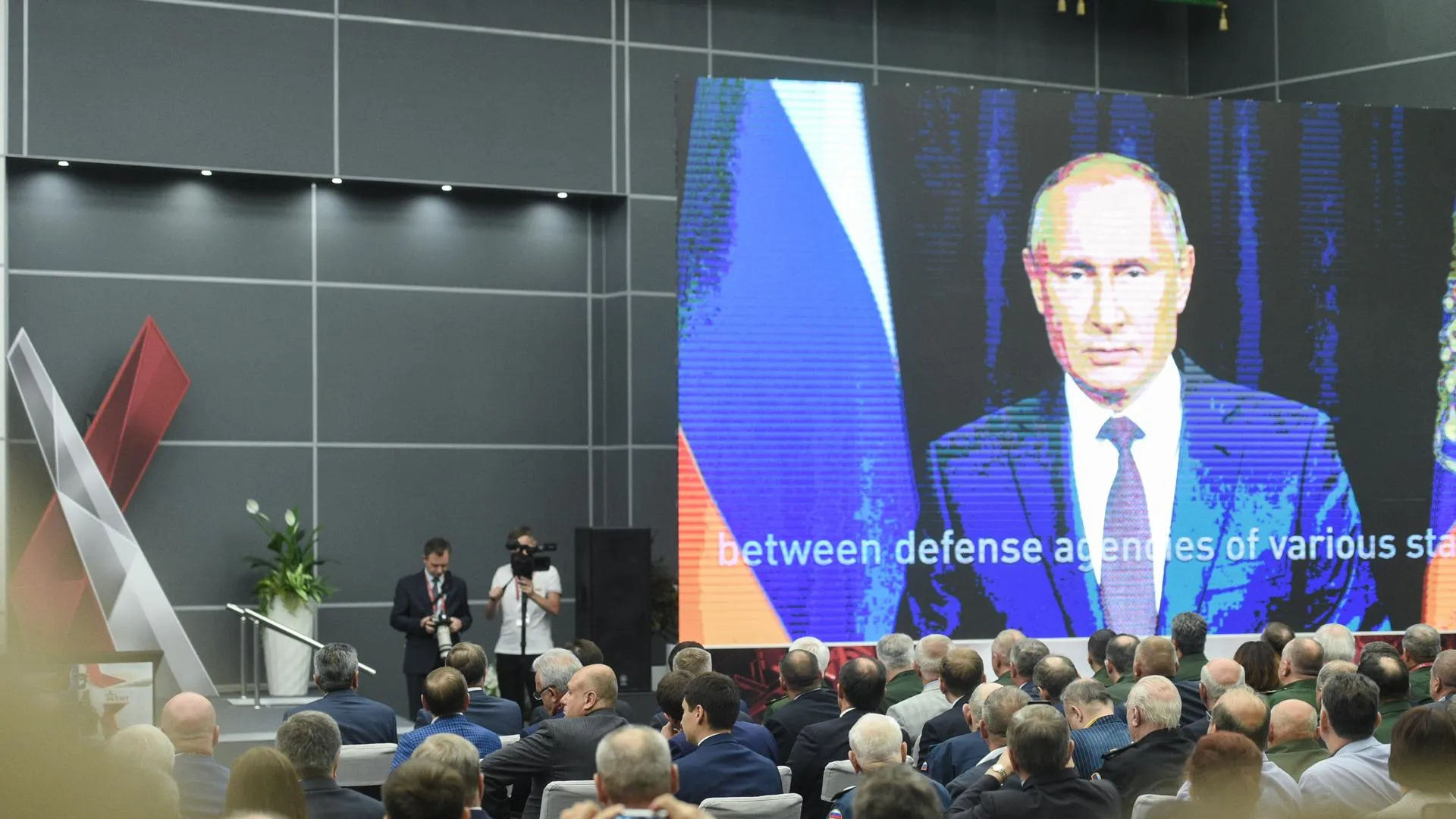 Путин призвал представителей военных ведомств разных стран укреплять партнерство