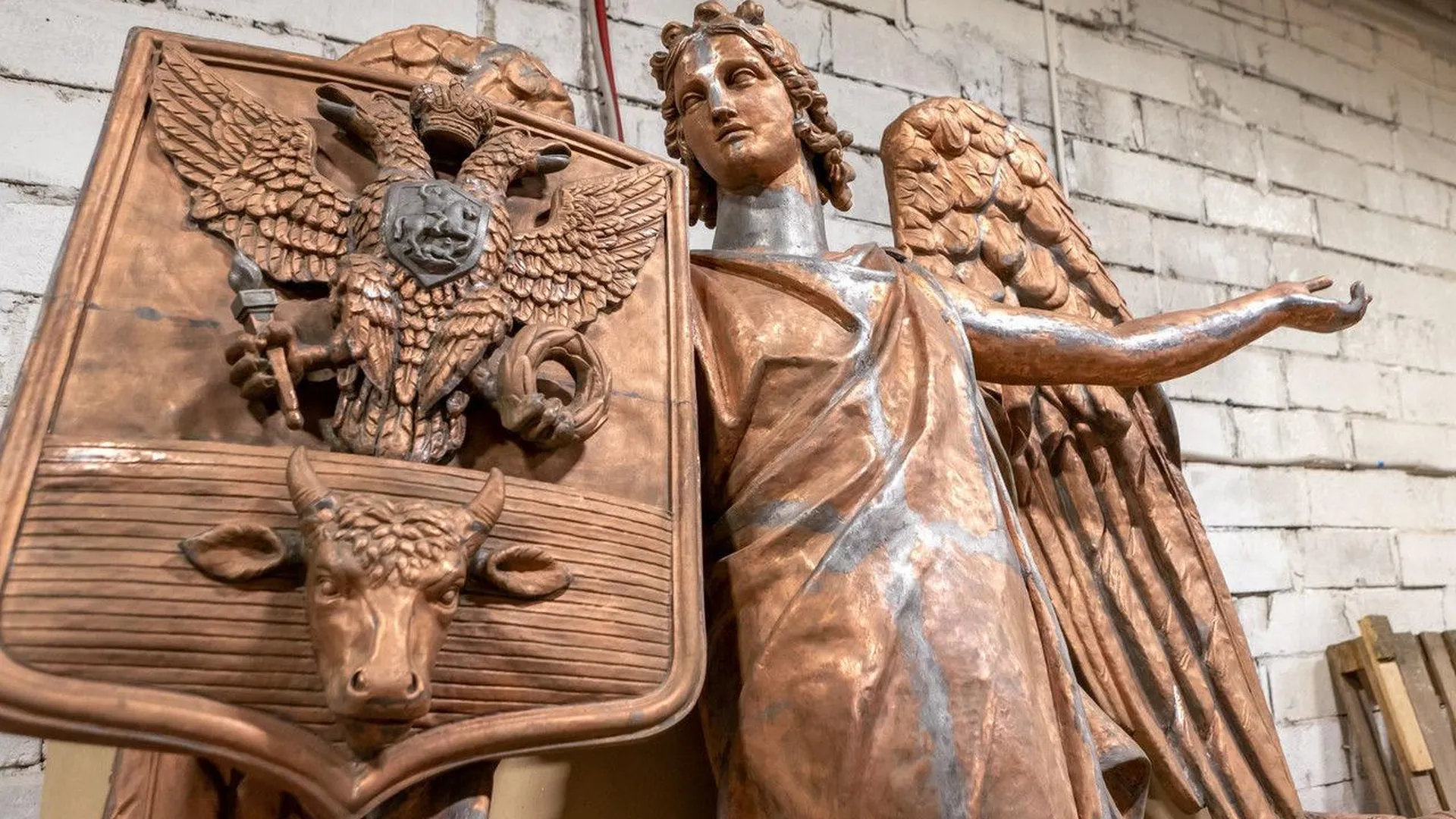 Названа дата начала монтажа скульптур на Московские триумфальные ворота