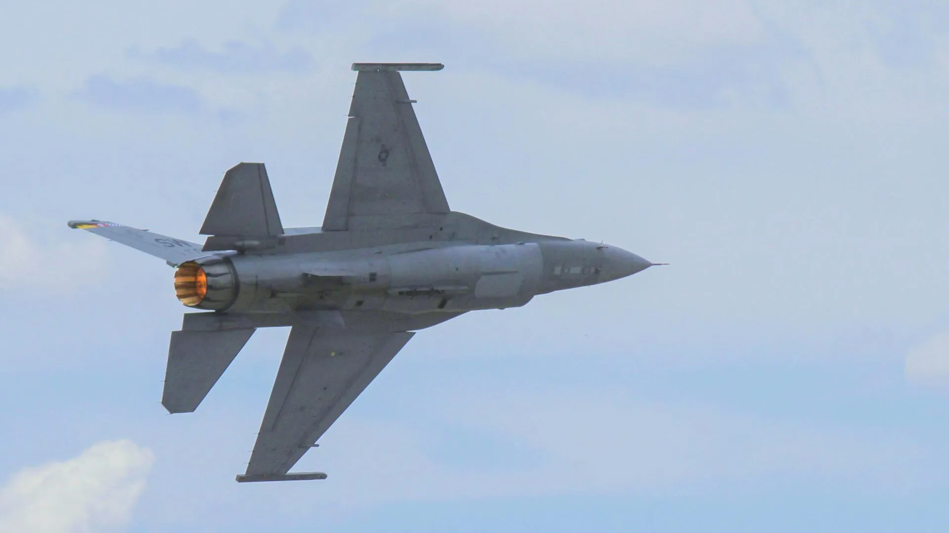 Скотт Риттер назвал поставки F-16 Киеву политической акцией