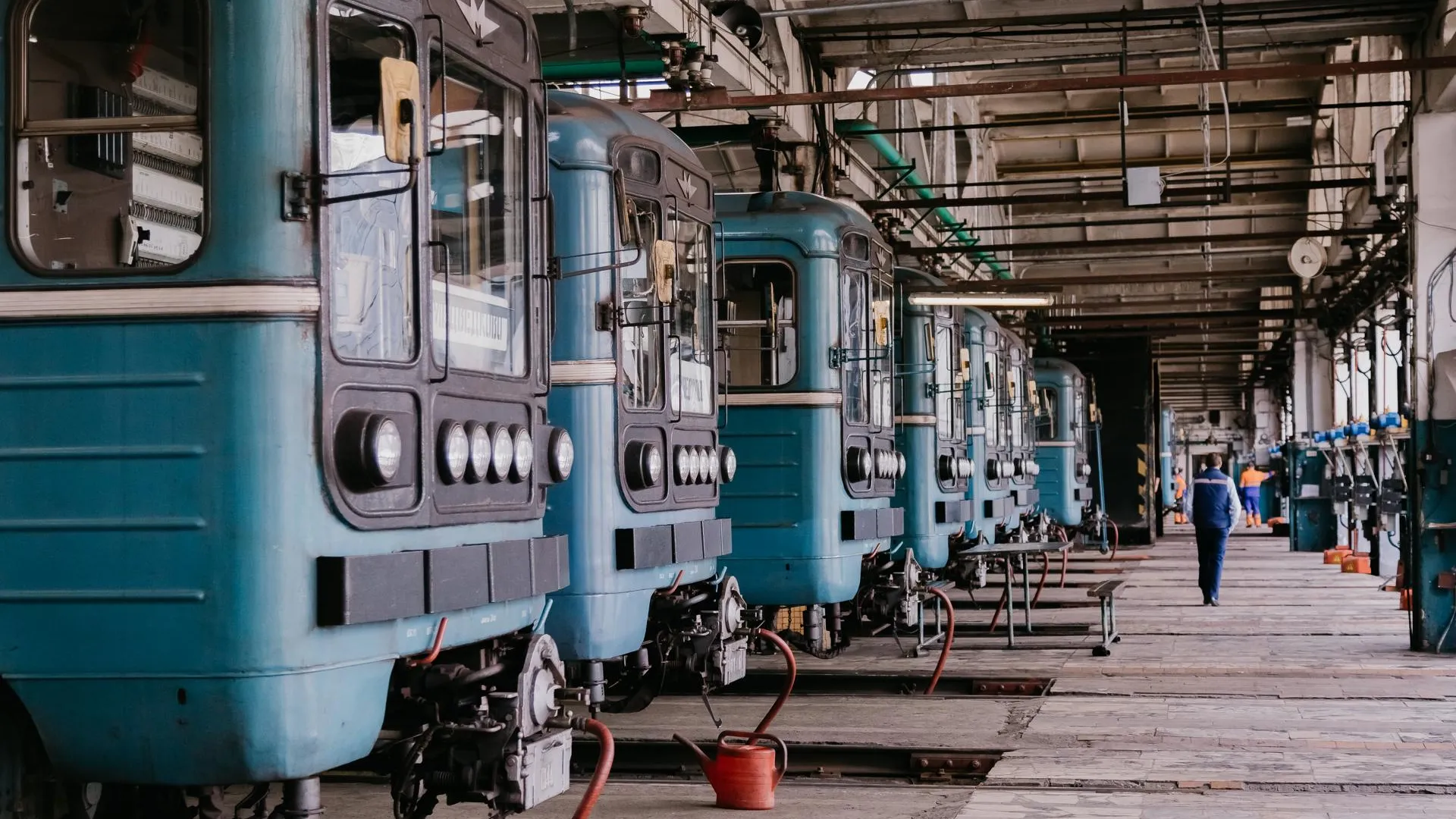 Секреты метродепо «Калужское»: закрытая станция, уменьшающиеся колеса и усатые сотрудники