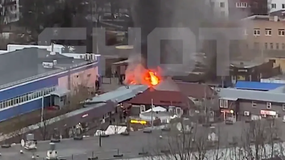 Видео: в столице горит рынок «Московский ряд»