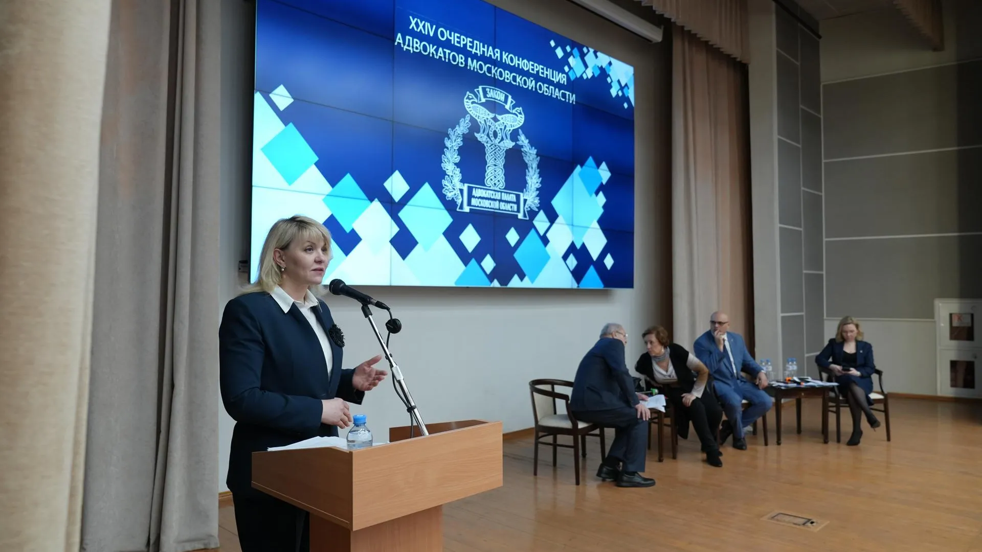 Глава подмосковного филиала Фонда «Защитники Отечества» посетила съезд адвокатов