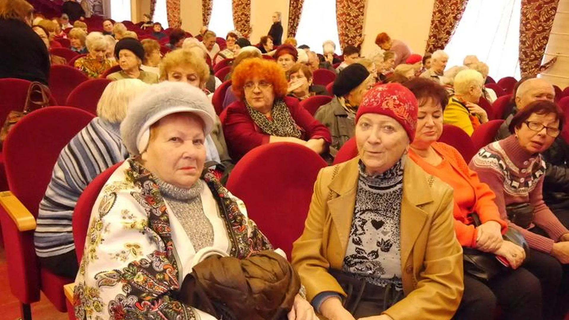 Владимир Ружицкий поздравил представителей старшего поколения с Днем пожилого человека