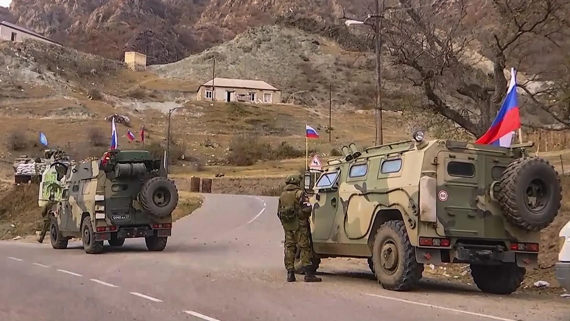Российские миротворцы доставили более 50 т гуманитарного груза в Карабах