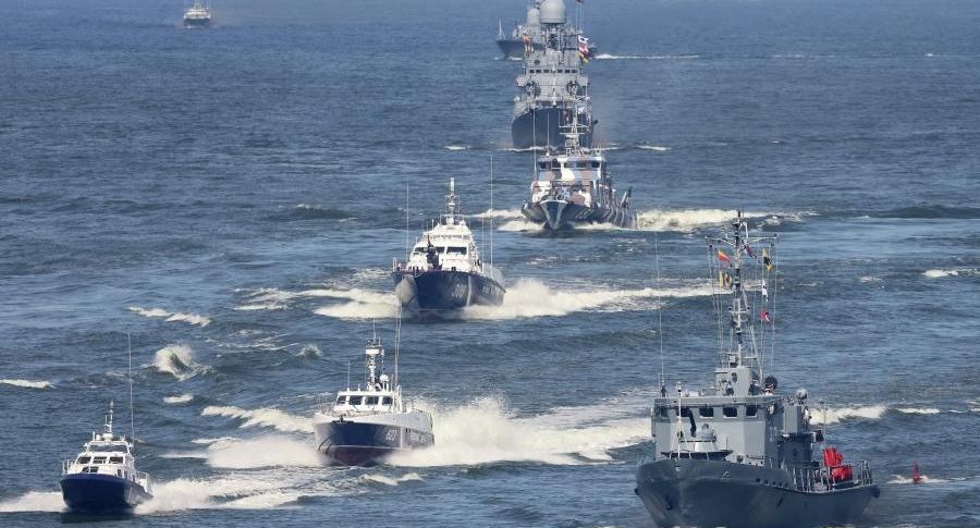 В Петербурге стартовал Главный военно-морской парад в честь Дня ВМФ