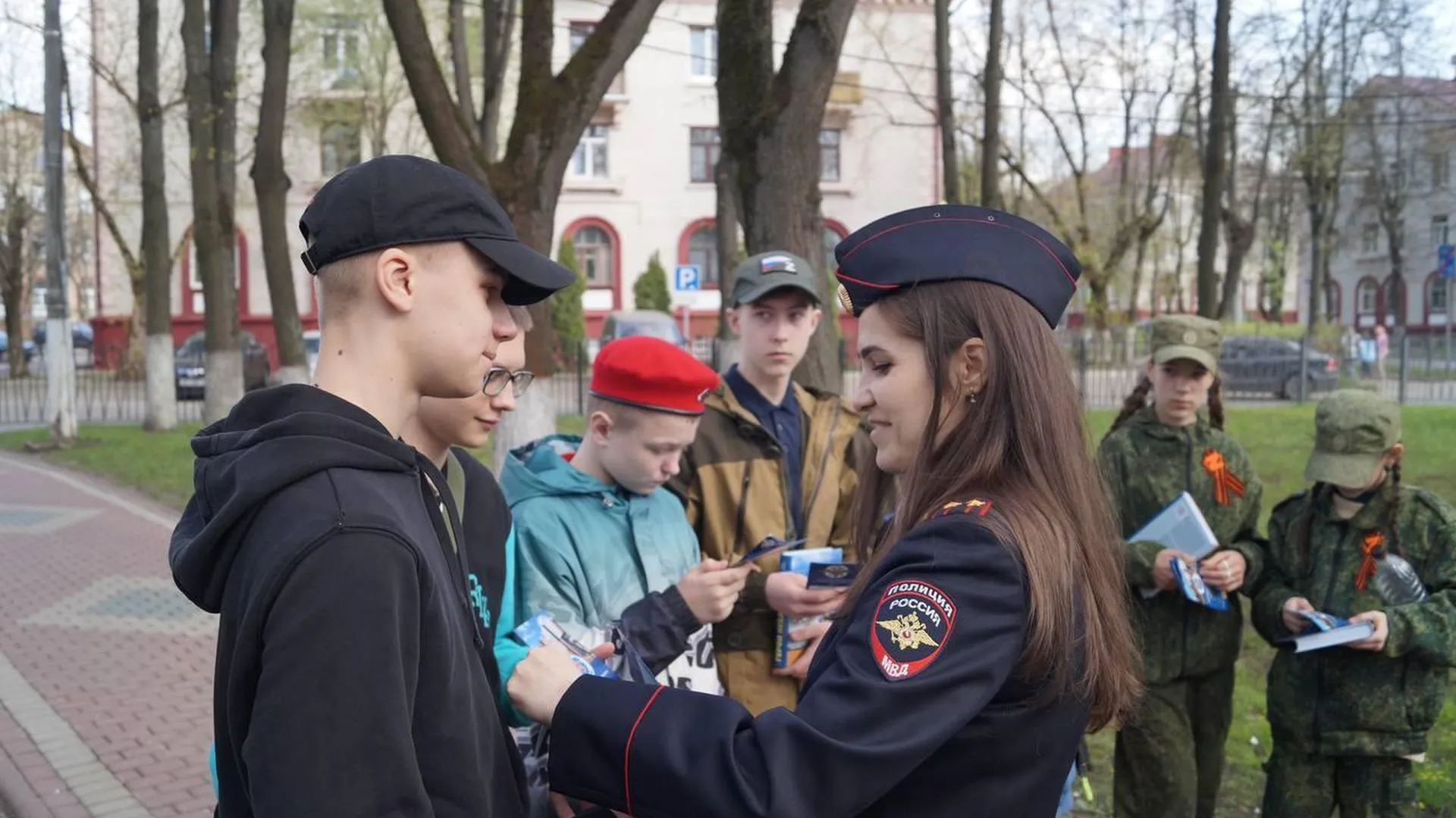 Воспитанникам спортивного клуба в Видном рассказали, как стать полицейскими