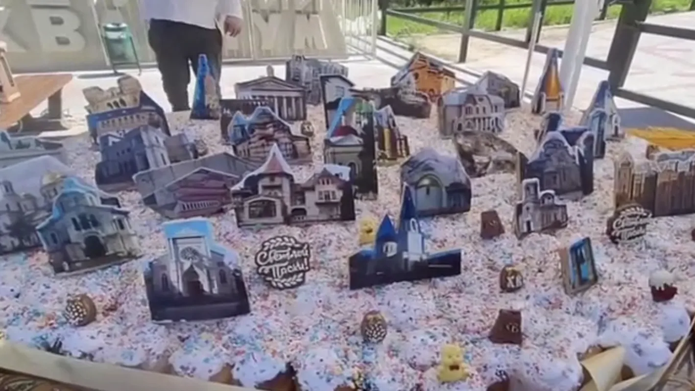 В Крыму испекли гигантский кулич весом 70 кг