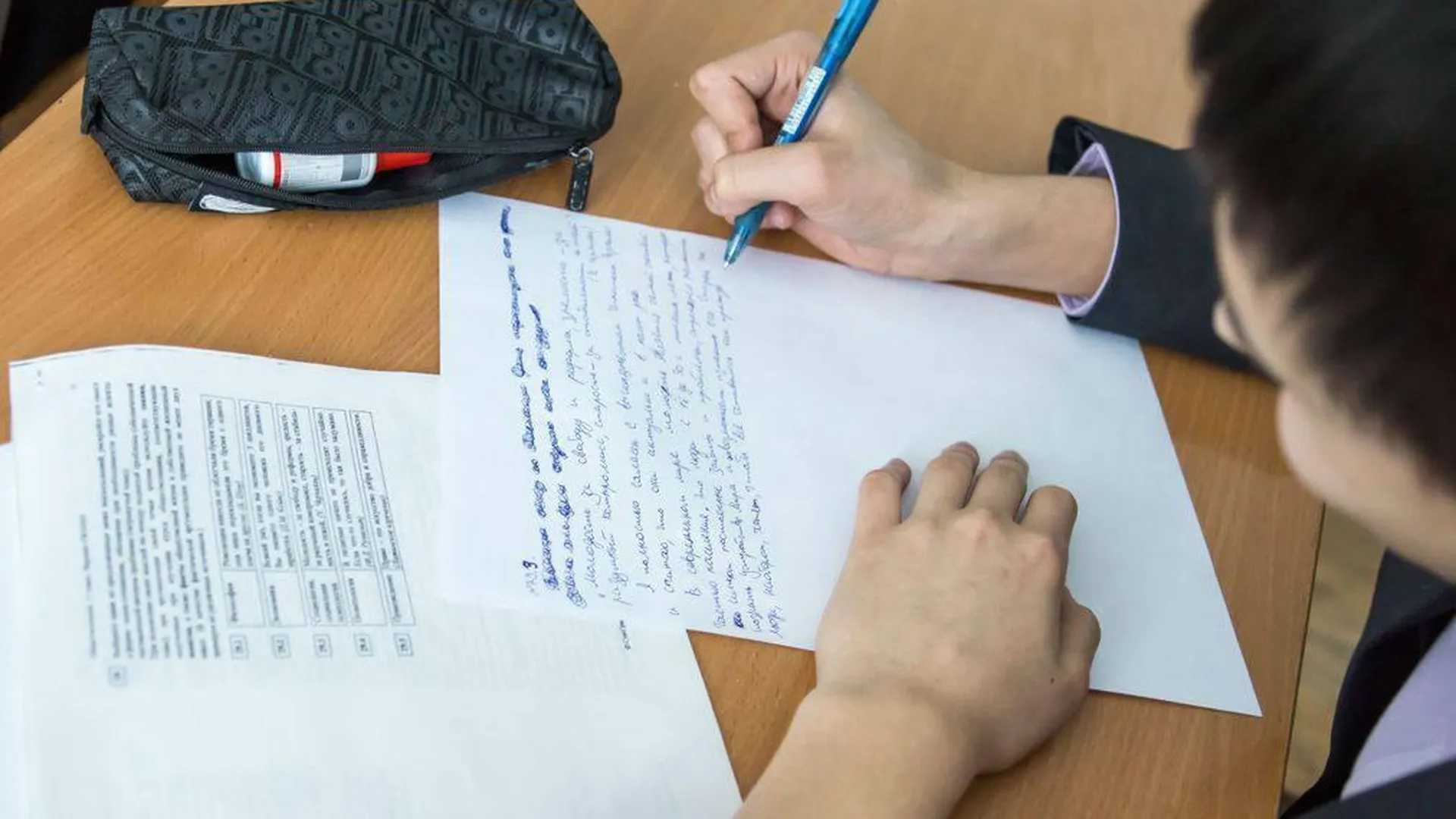 Более 110 школьников Подмосковья написали досрочный ЕГЭ по русскому языку
