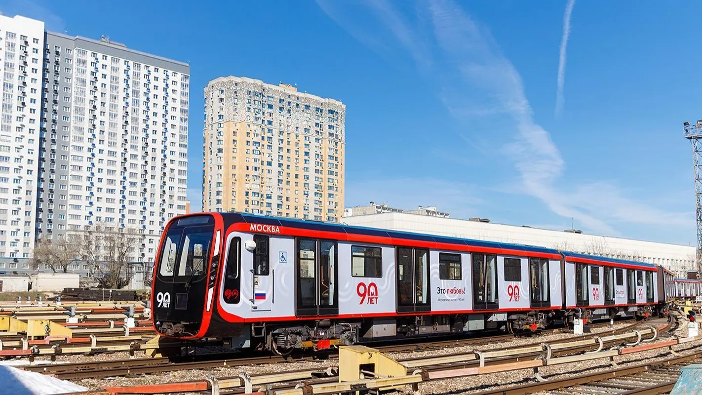 Два тематических поезда запустили к юбилею Московского метрополитена