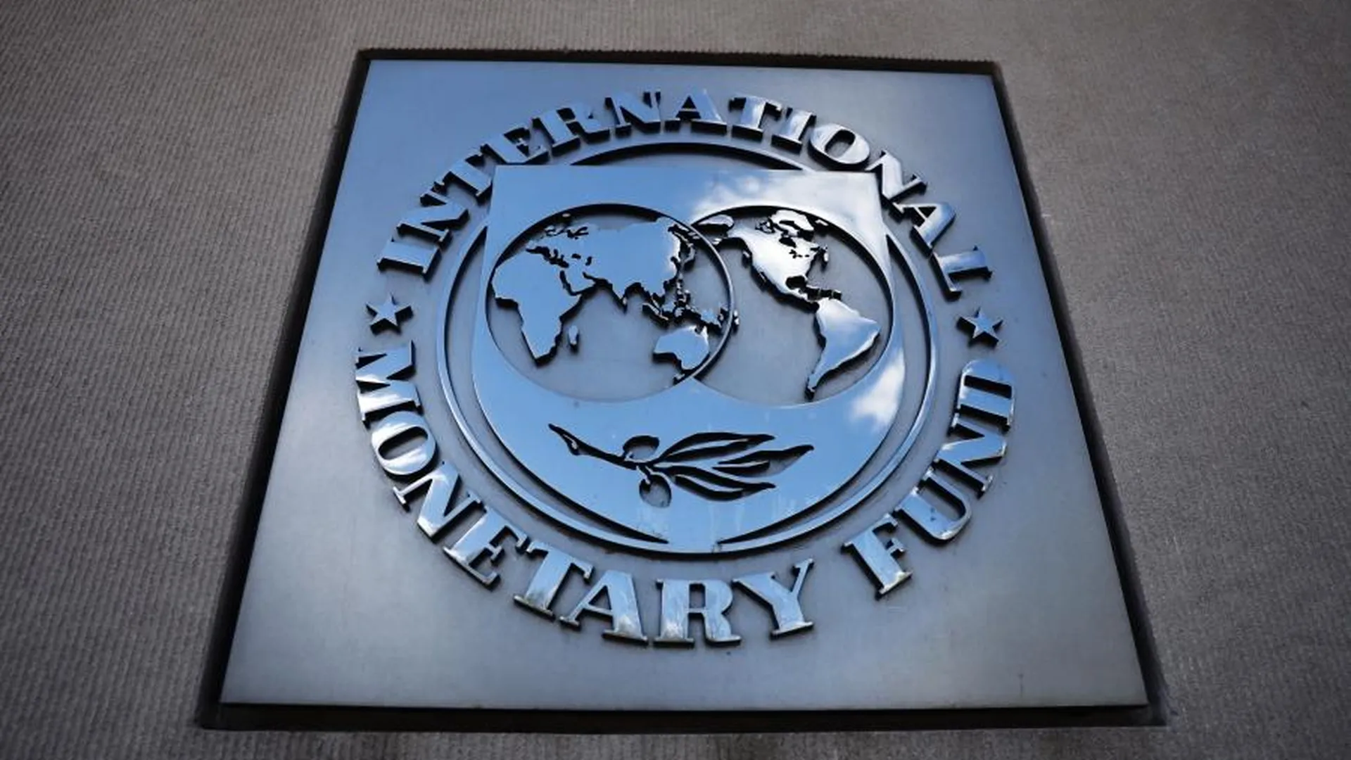 МВФ: Украина готовит к продаже два государственных банка