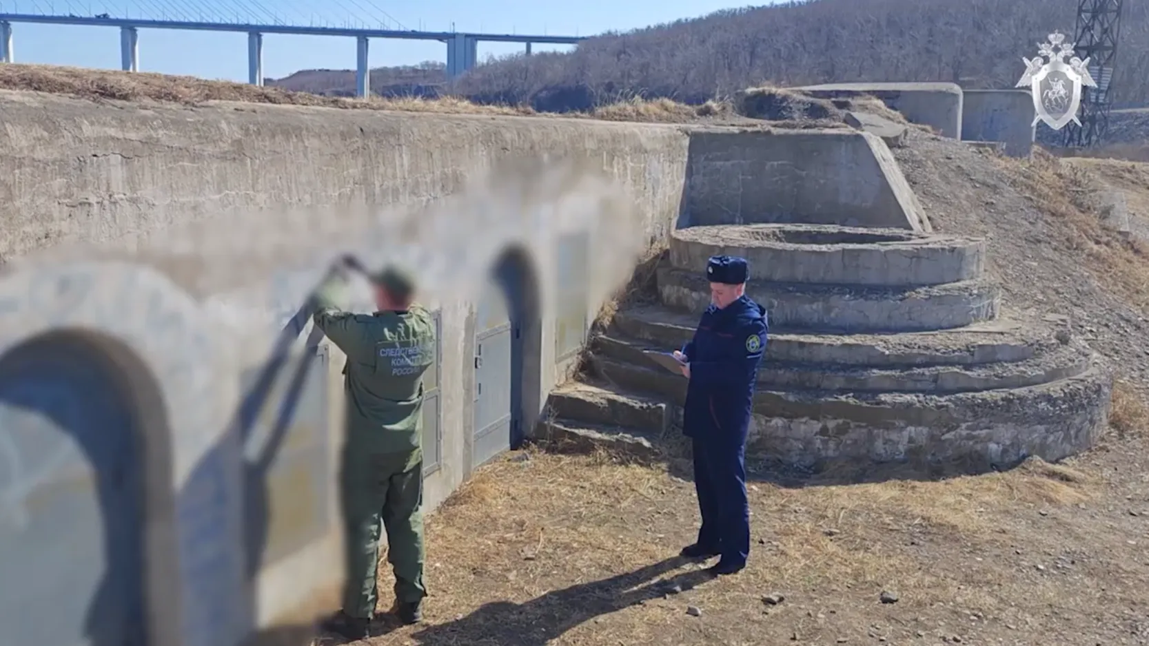 Во Владивостоке иностранец нанес на памятник имена и попал под следствие