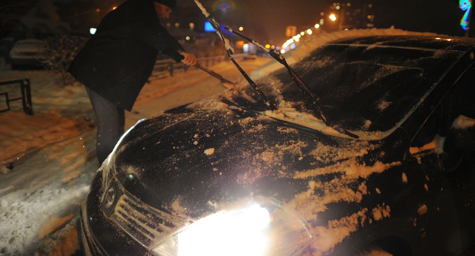 Автоэксперт Николаевич посоветовал в морозы прогревать машину по ночам