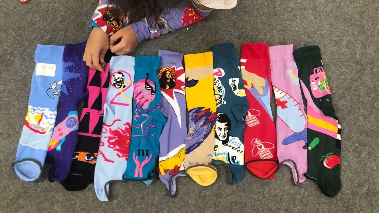 «Одноклассники заказывали мои носки»: как школьница заработала первый миллион в 11 лет