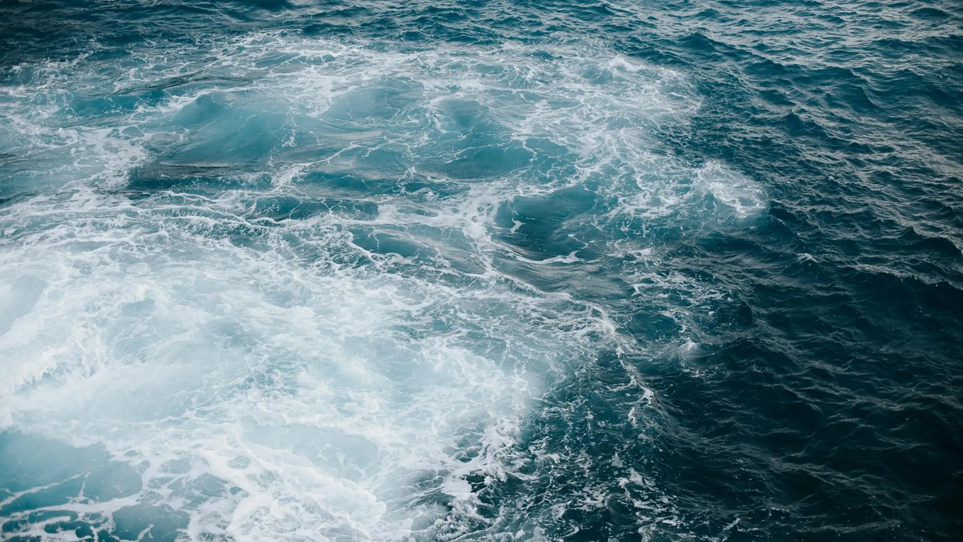 Что такое морской тягун, как не попасть в отбойное течение и как можно спастись